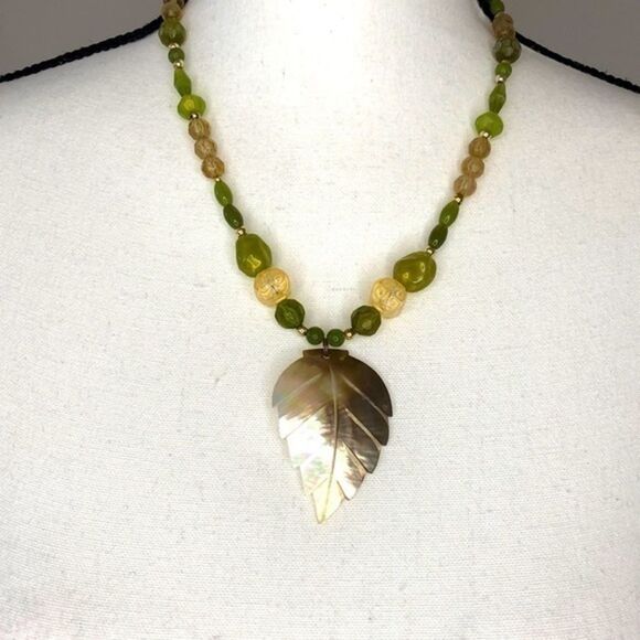 Stunning Mother Of Pearl Beaded Necklace - Picture 1 of 8
